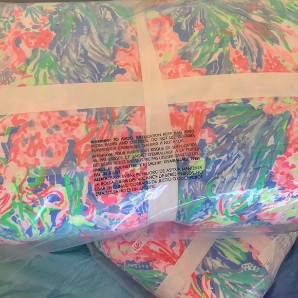 Pottery barn Lilly Pulitzer Reversible Quilt and sham fan sea pants & deep dive - Picture 12 of 12